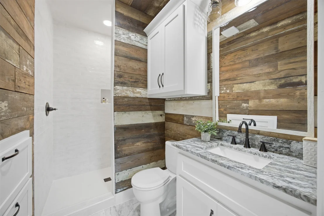 Photo of 206 Broadway Avenue