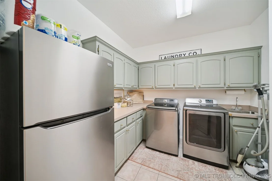 Photo of 305 N Forest Ridge Boulevard