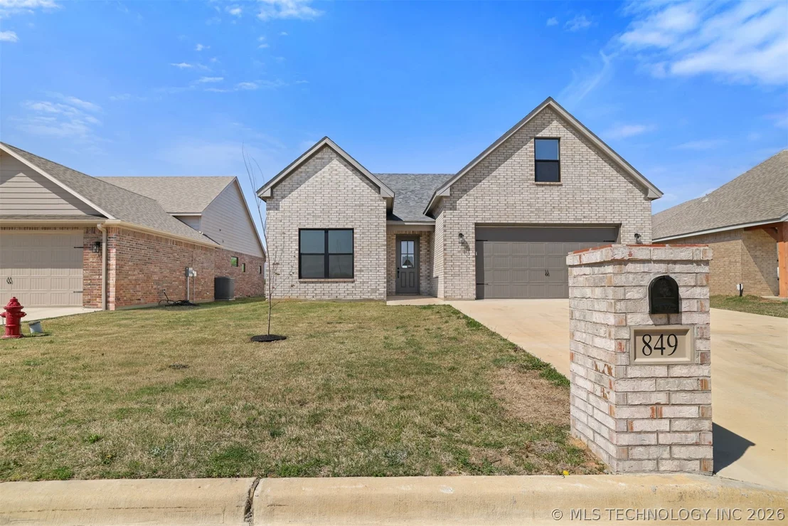 Photo of 849 Springfield Court