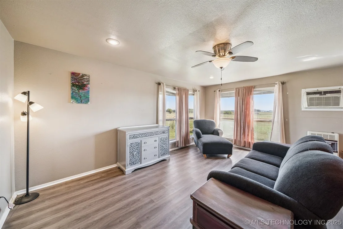 Photo of 109159 S 4210 Road