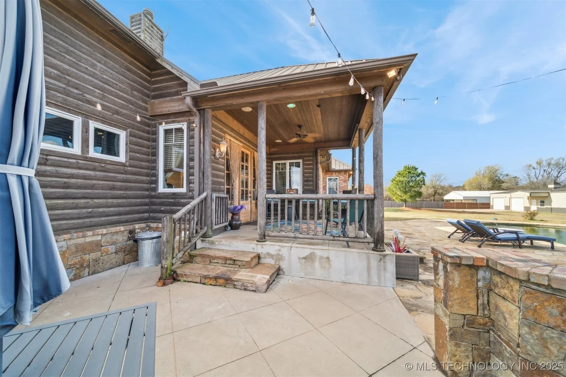 Photo of 908 W 9th Street