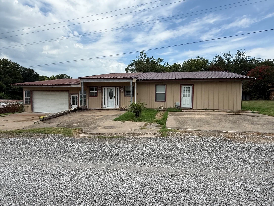 Photo of 417705 E 1210 Road