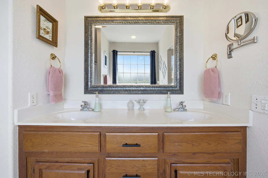 Photo of 2445 Avalon Drive