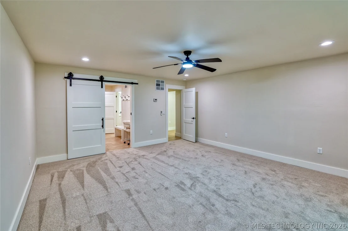 Photo of 1296 Robin Hood