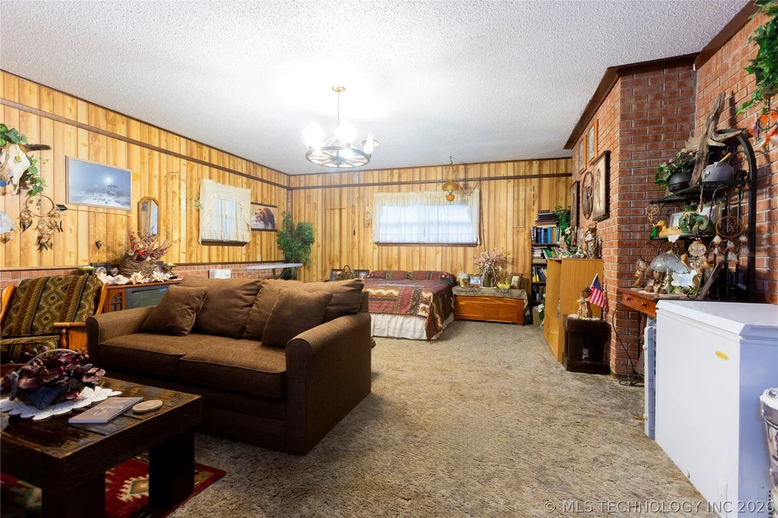 Photo of 105 W Mockingbird Lane