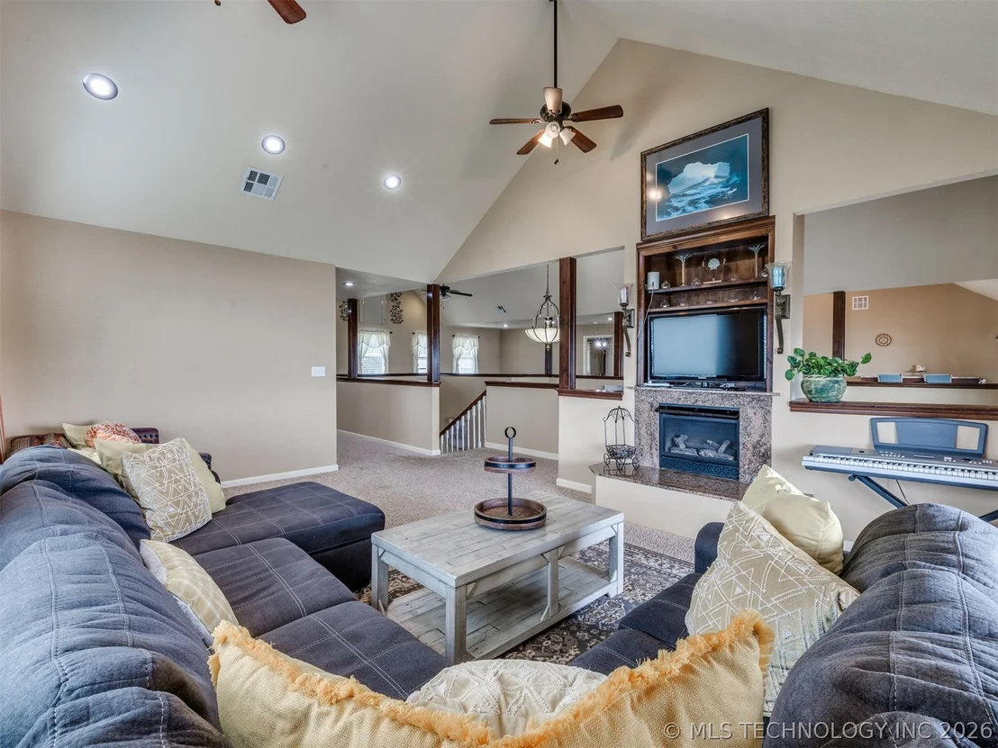 Photo of 332 E Highland Avenue