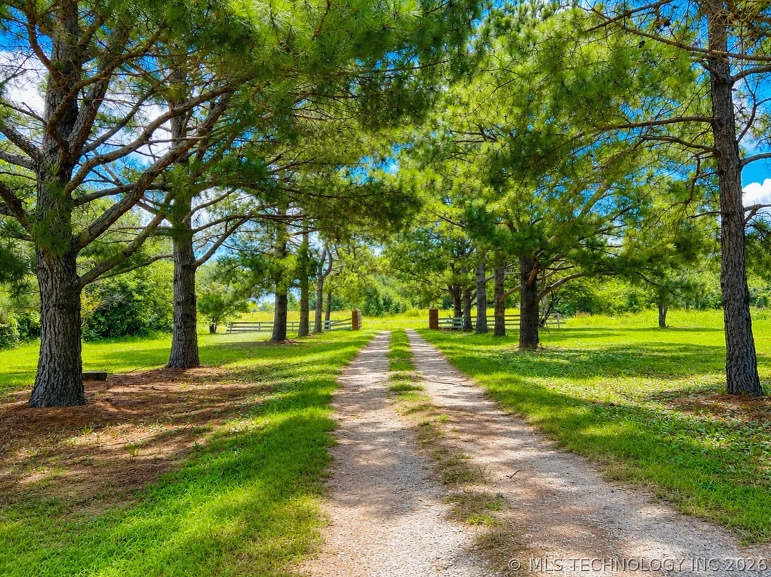 Photo of 19183 S Prairie Bell Road