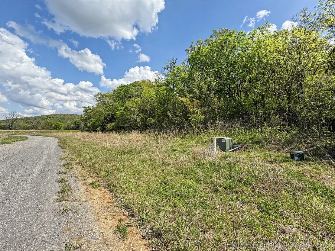 Photo of 417 S Thunder Road