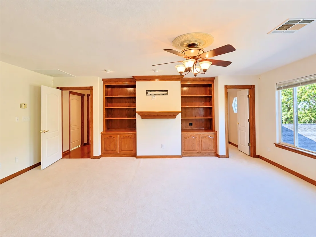 Photo of 25 E Shoreline Drive