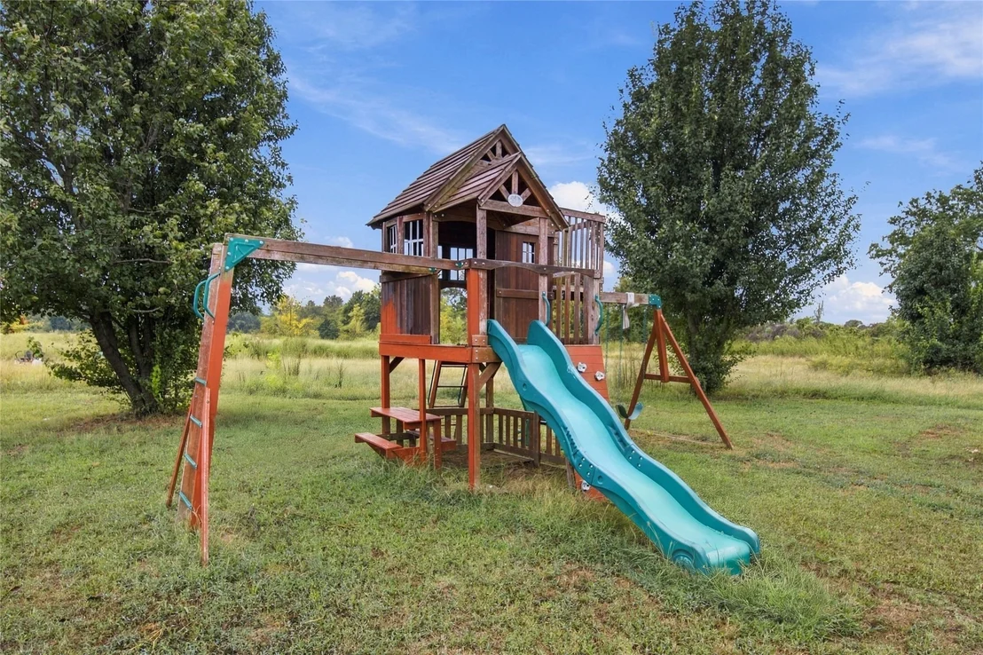 Photo of 394107 E 1150 Road