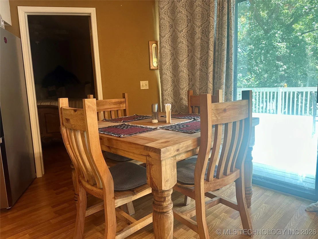 Photo of 1372 Warren Road