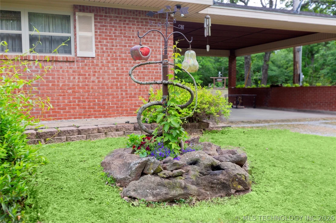 Photo of 105 W Mockingbird Lane