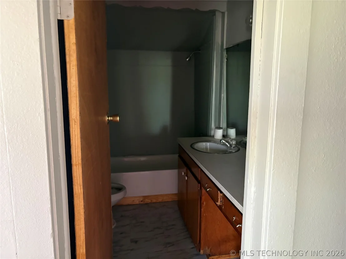 Photo of 516 E 5th Street