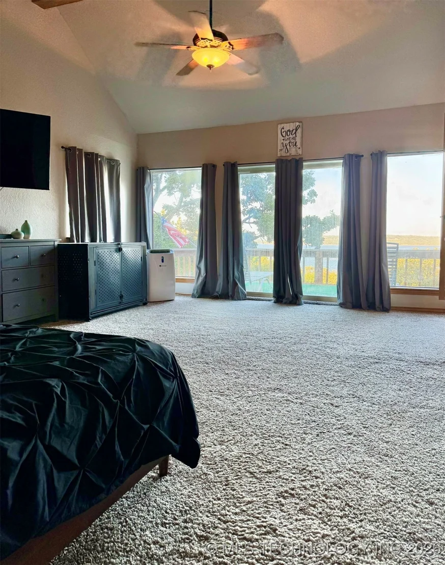 Photo of 1048 Robin Hood Road
