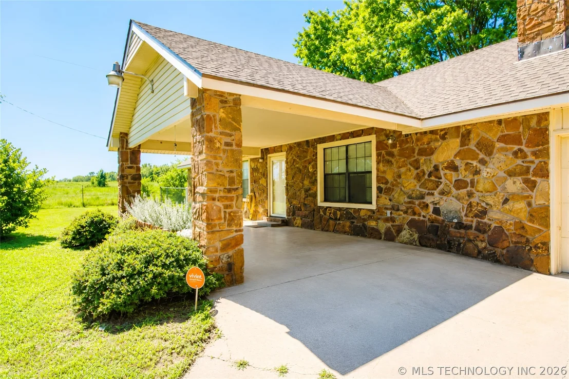 Photo of 15895 Briar Road