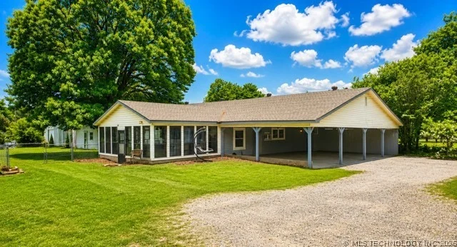 Photo of 417566 E 1140 Road
