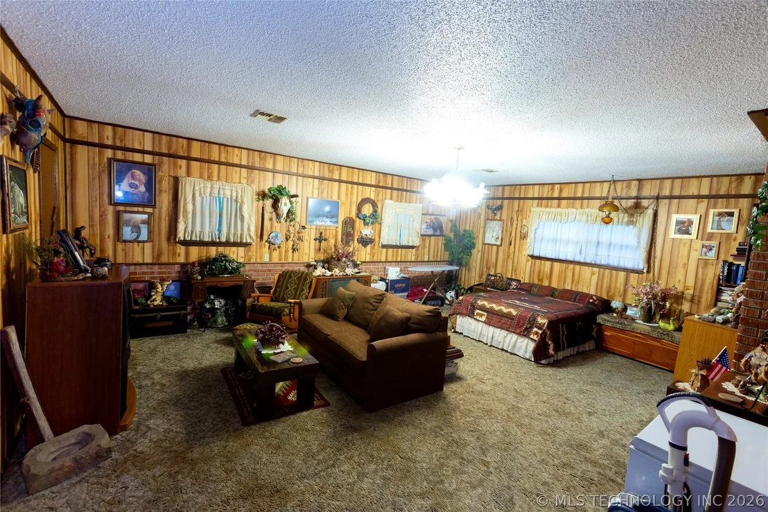 Photo of 105 W Mockingbird Lane