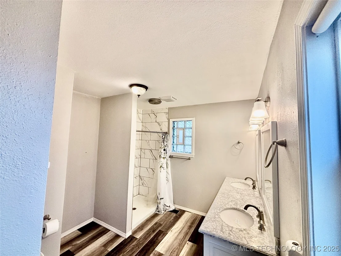 Photo of 413804 E 1212 Road