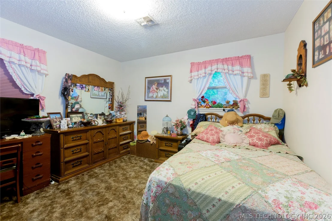 Photo of 105 W Mockingbird Lane