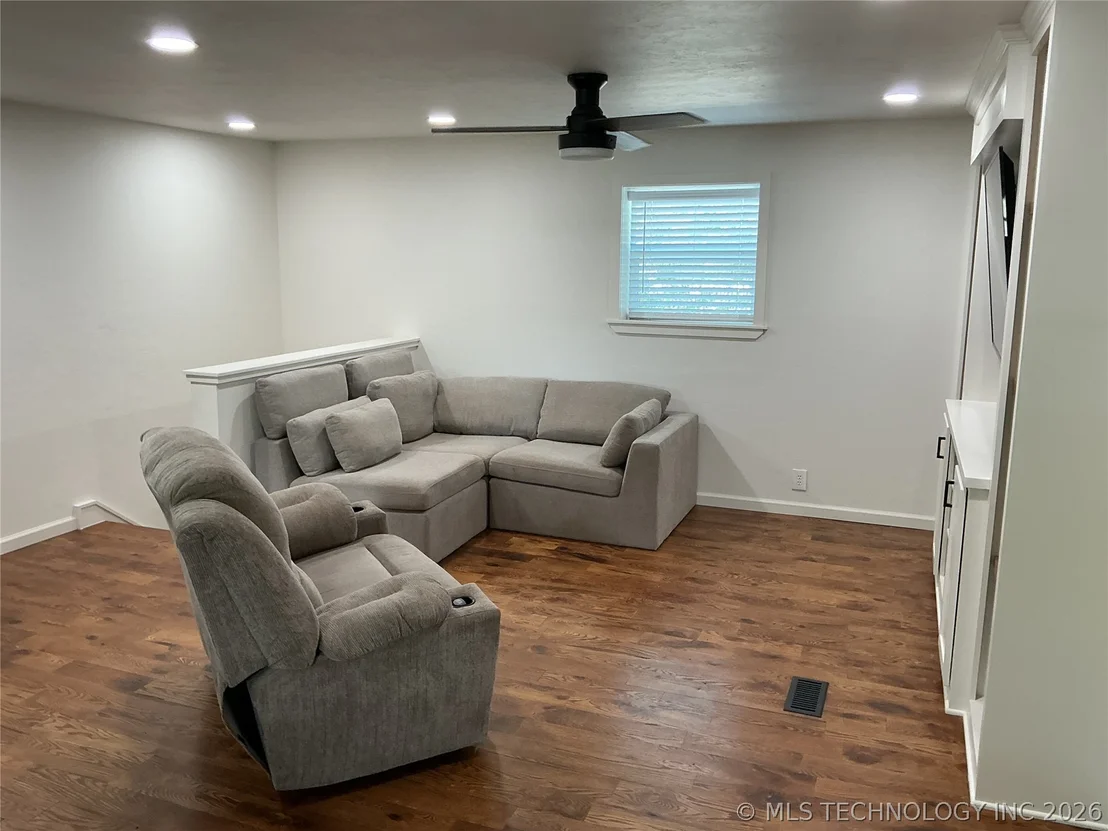Photo of 8959 Birch Street