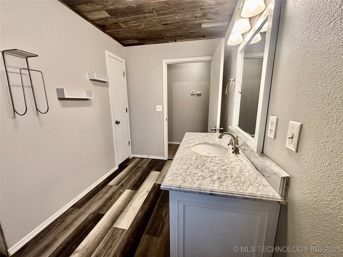 Photo of 413804 E 1212 Road
