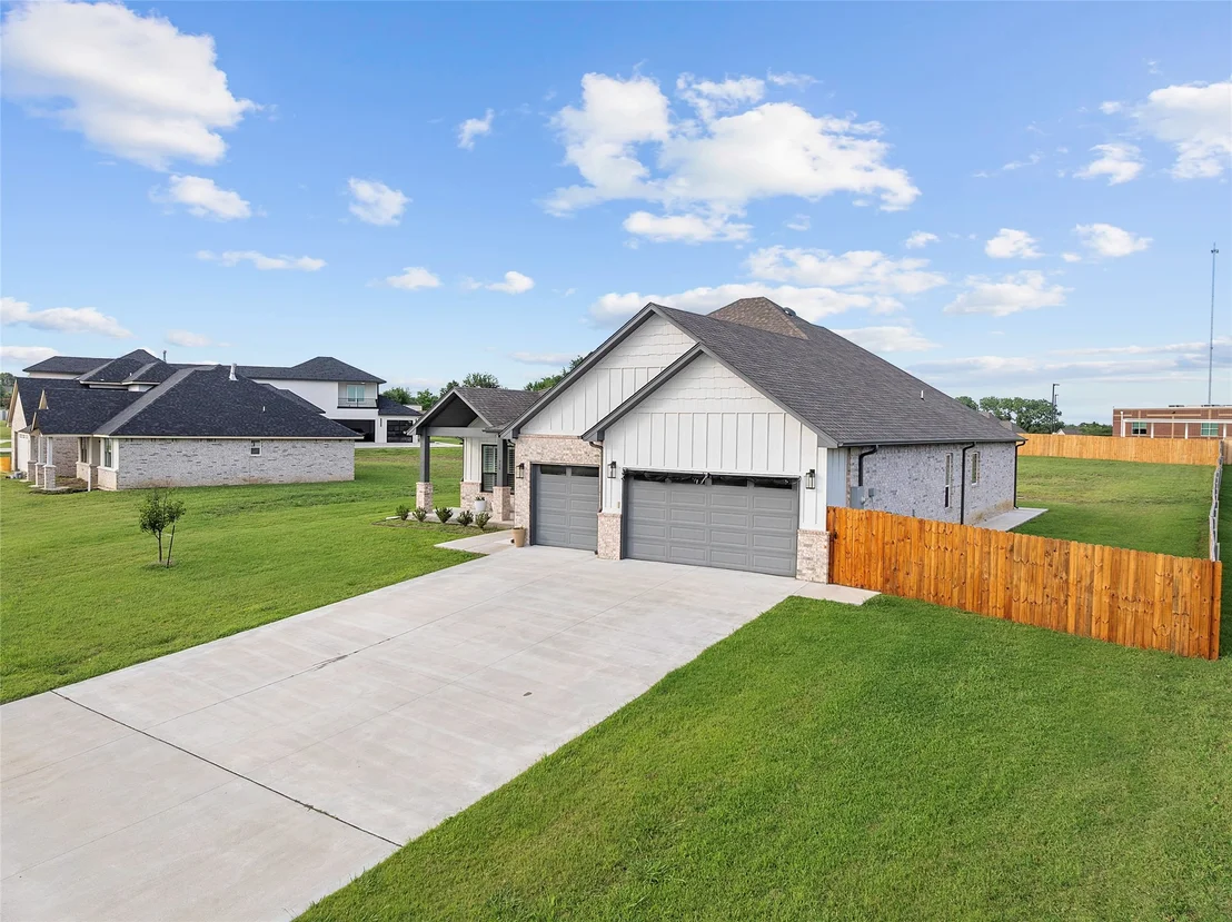 Photo of 714 Prairie View Road