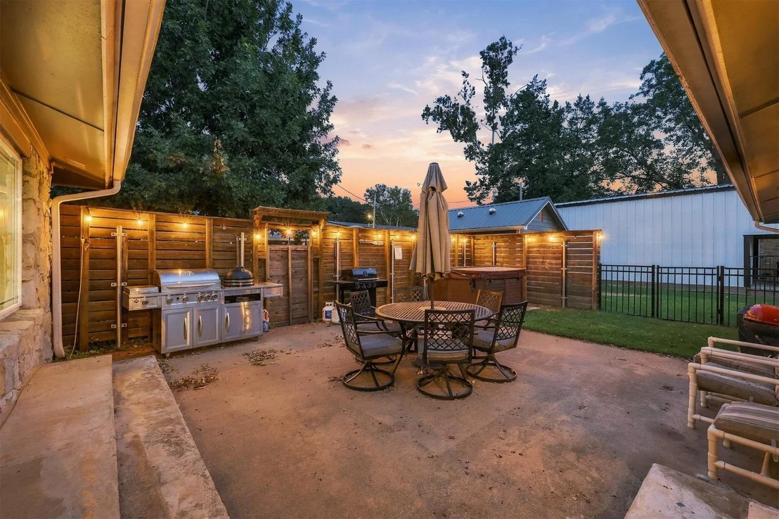 Photo of 2828 Riverview Road