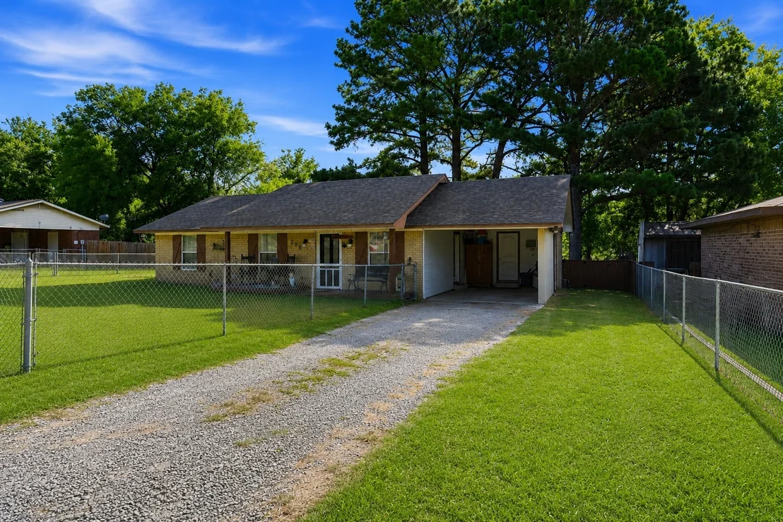 Photo of 208 W Umstead