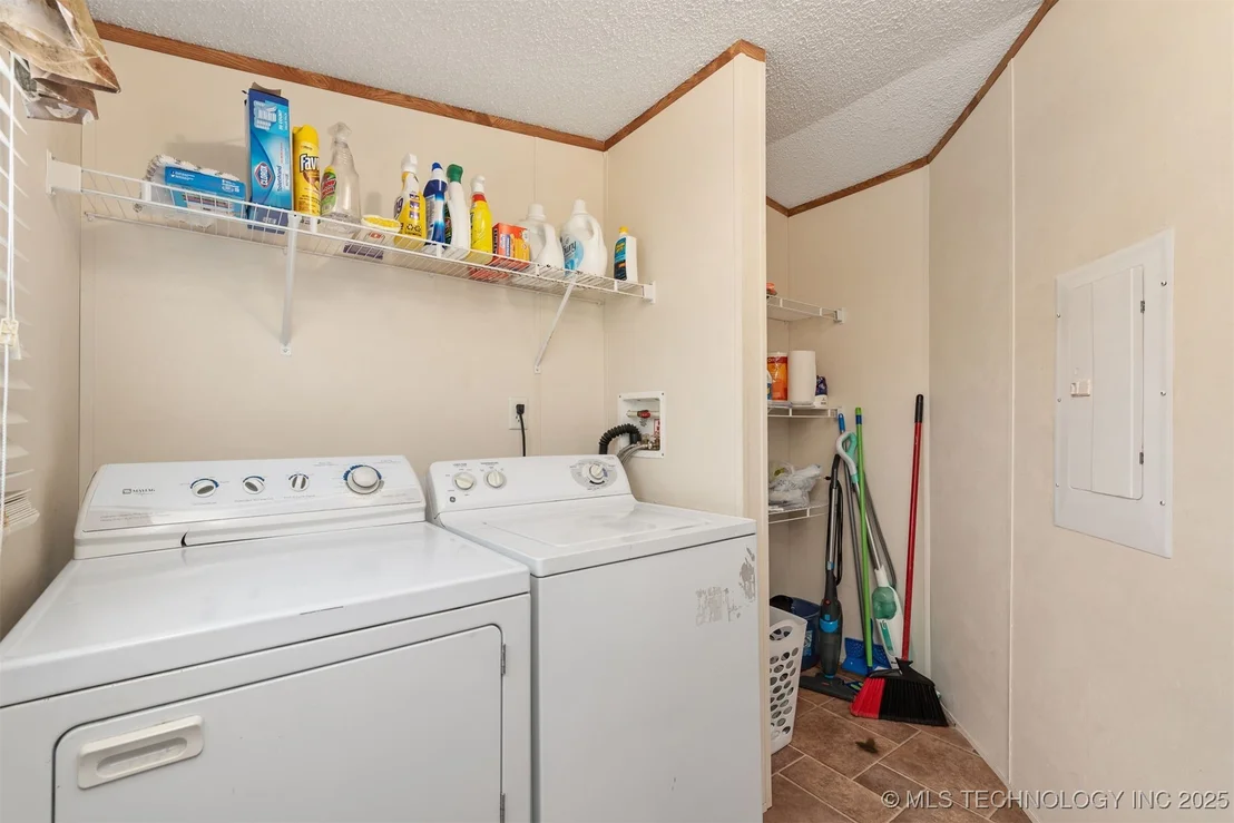 Photo of 420229 E 1144 Road
