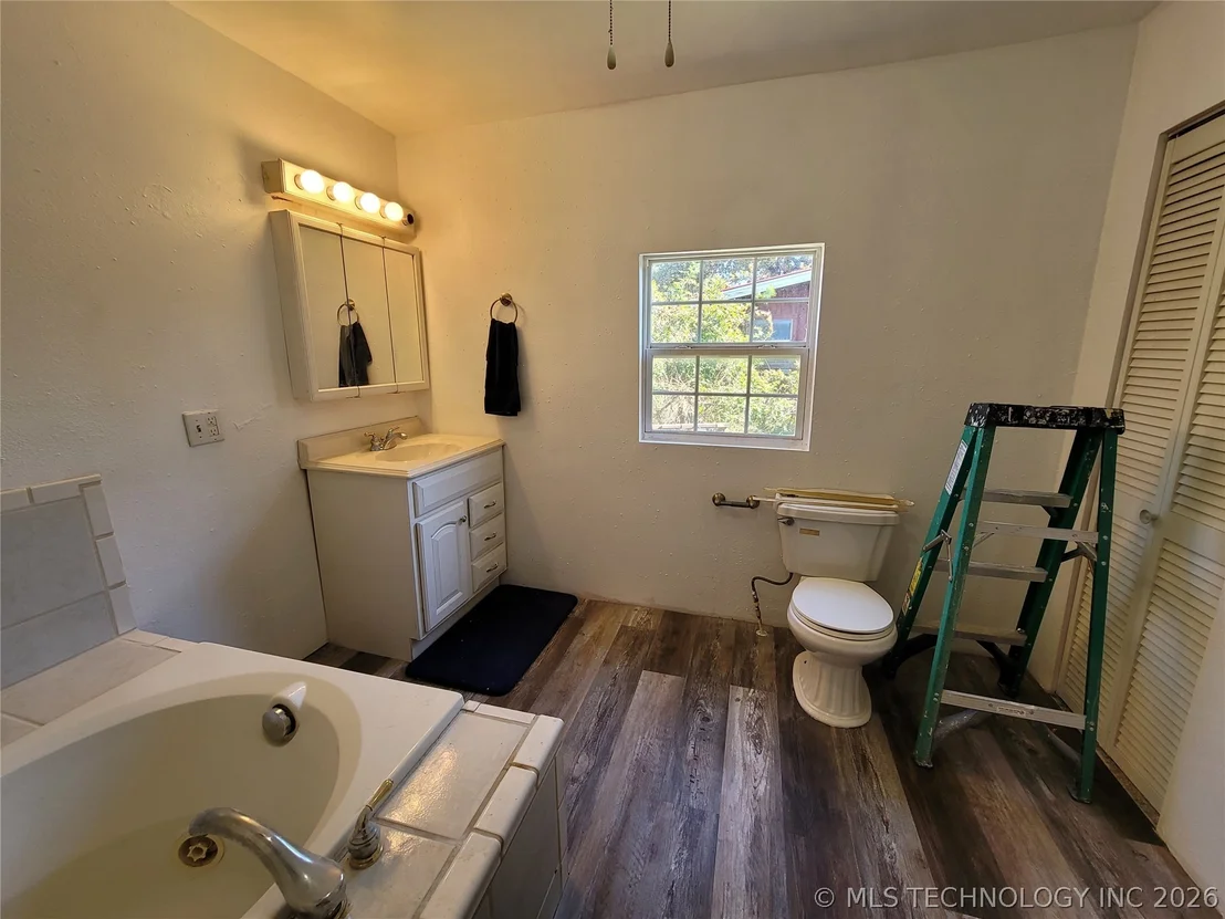 Photo of 416036 La Vista Drive