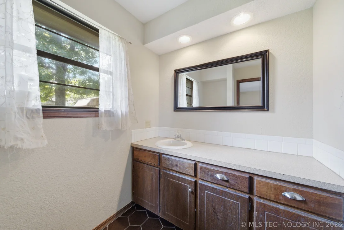 Photo of 902 Cardinal Lane