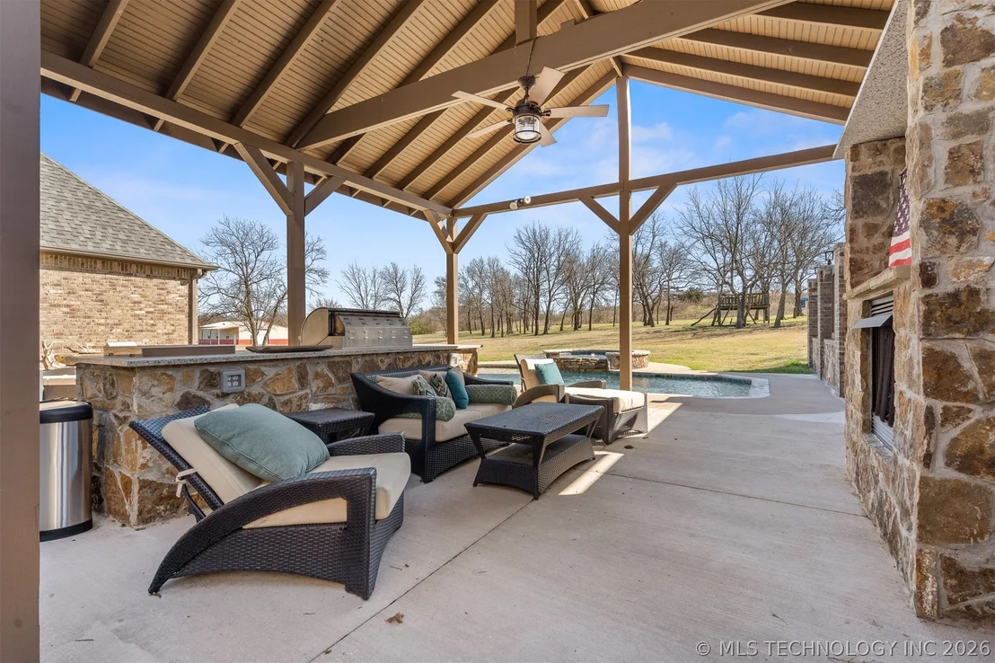 Photo of 1451 Gateway Road