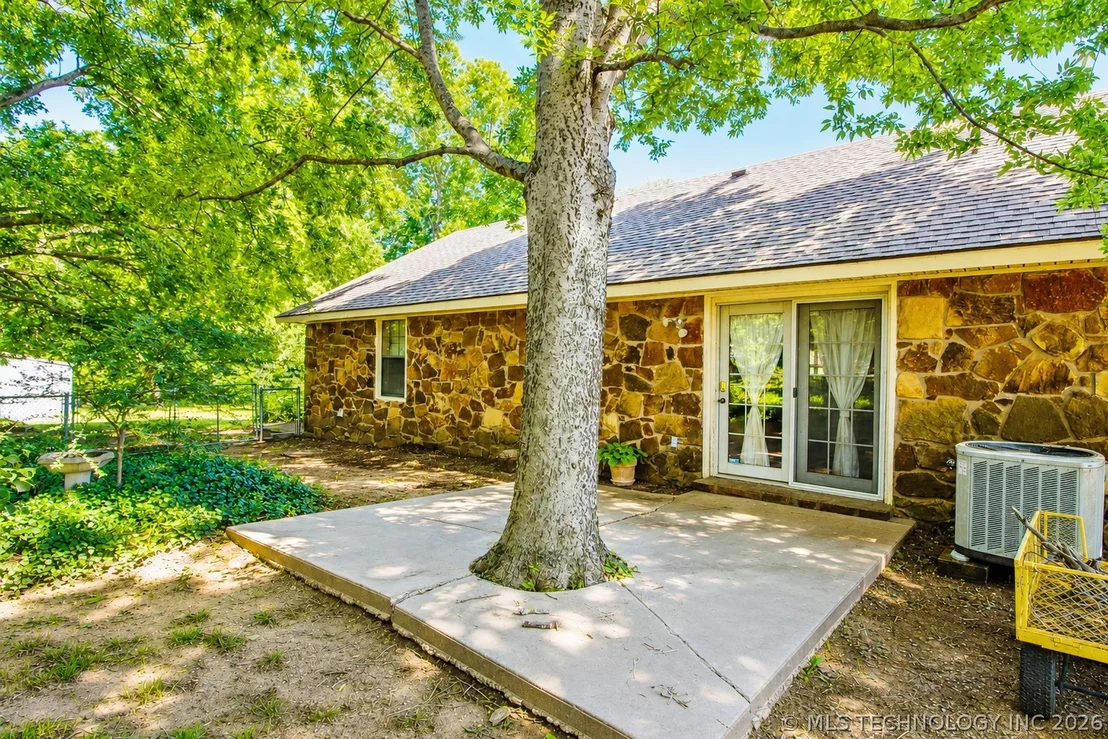 Photo of 15895 Briar Road