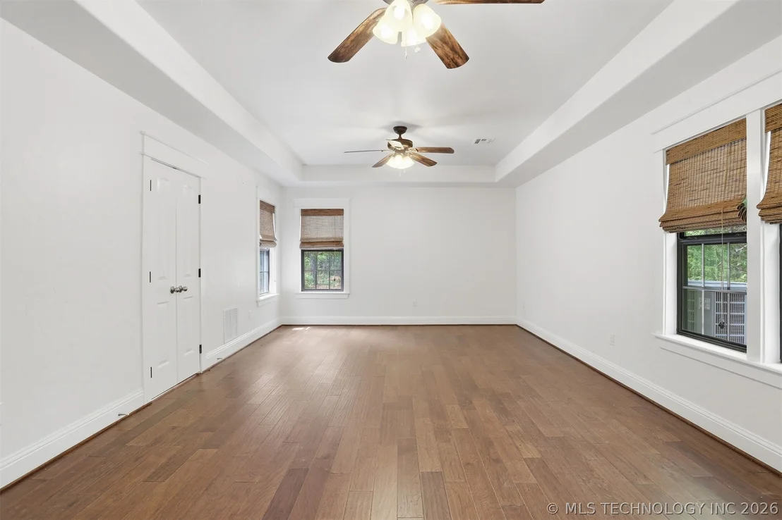 Photo of 900 W Hardesty Road