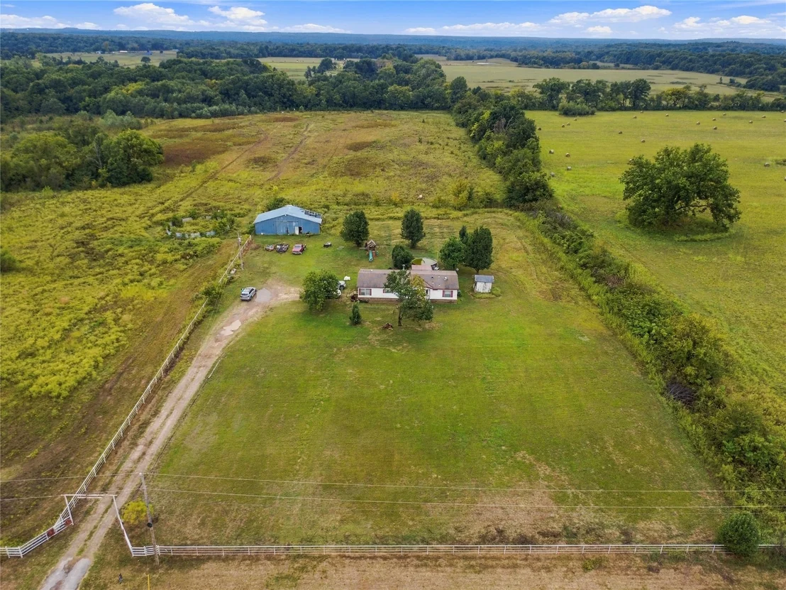 Photo of 394107 E 1150 Road