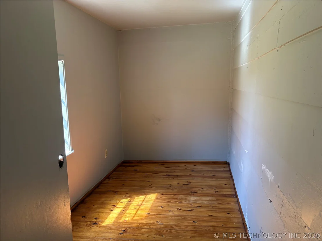 Photo of 516 E 5th Street