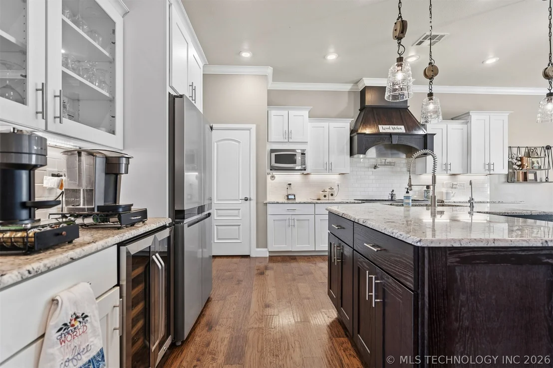 Photo of 1451 Gateway Road