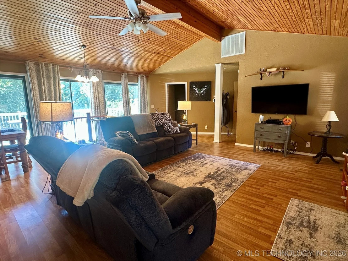 Photo of 1372 Warren Road