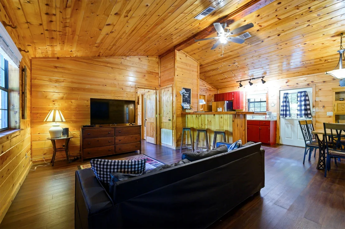 Photo of 609 Canoe Road