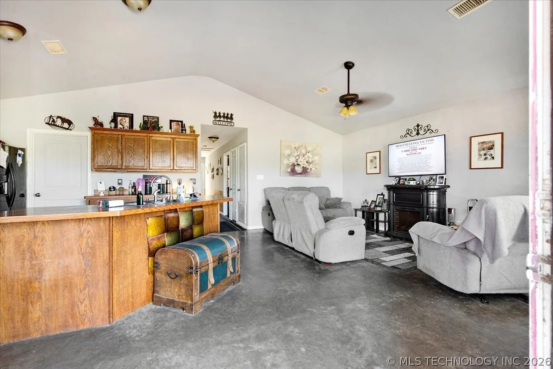 Photo of 2576 Winnett Road