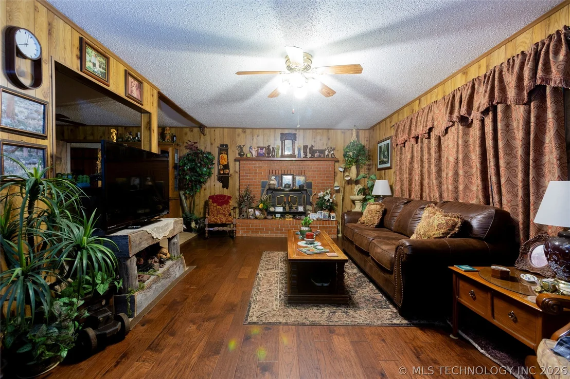 Photo of 105 W Mockingbird Lane
