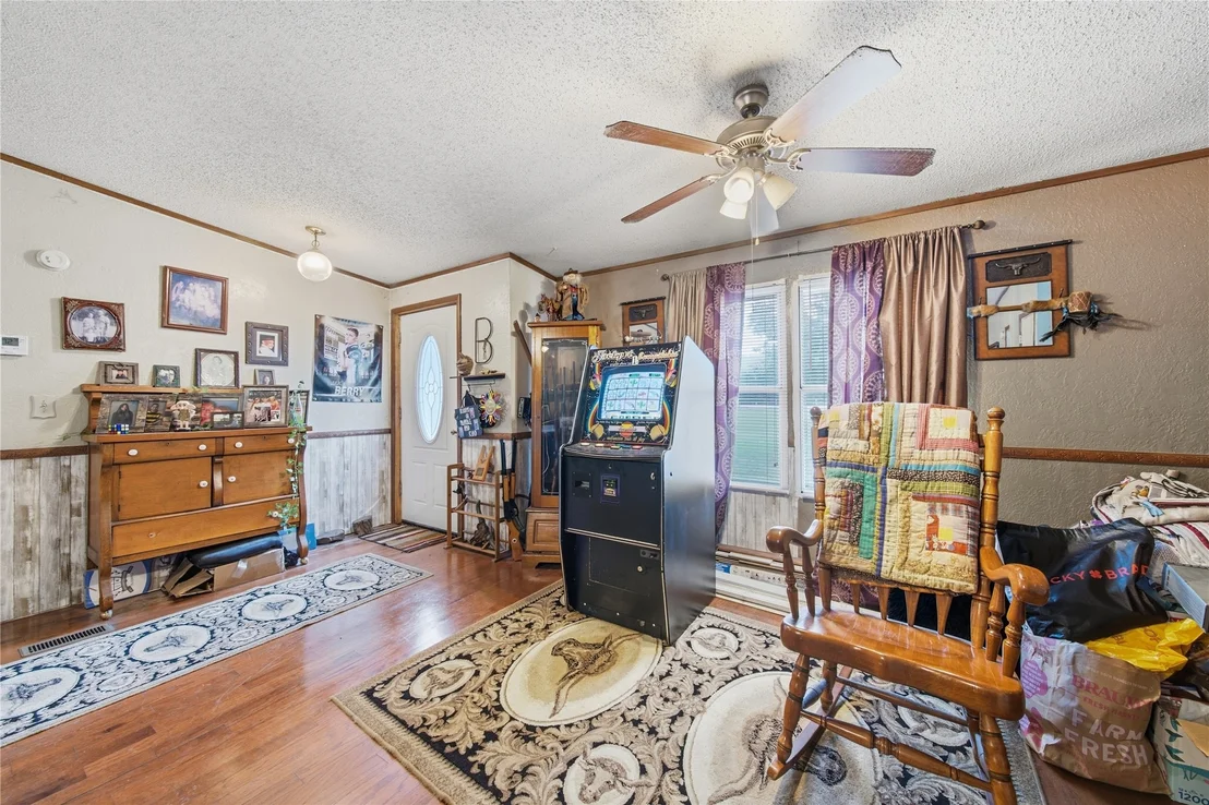 Photo of 394107 E 1150 Road