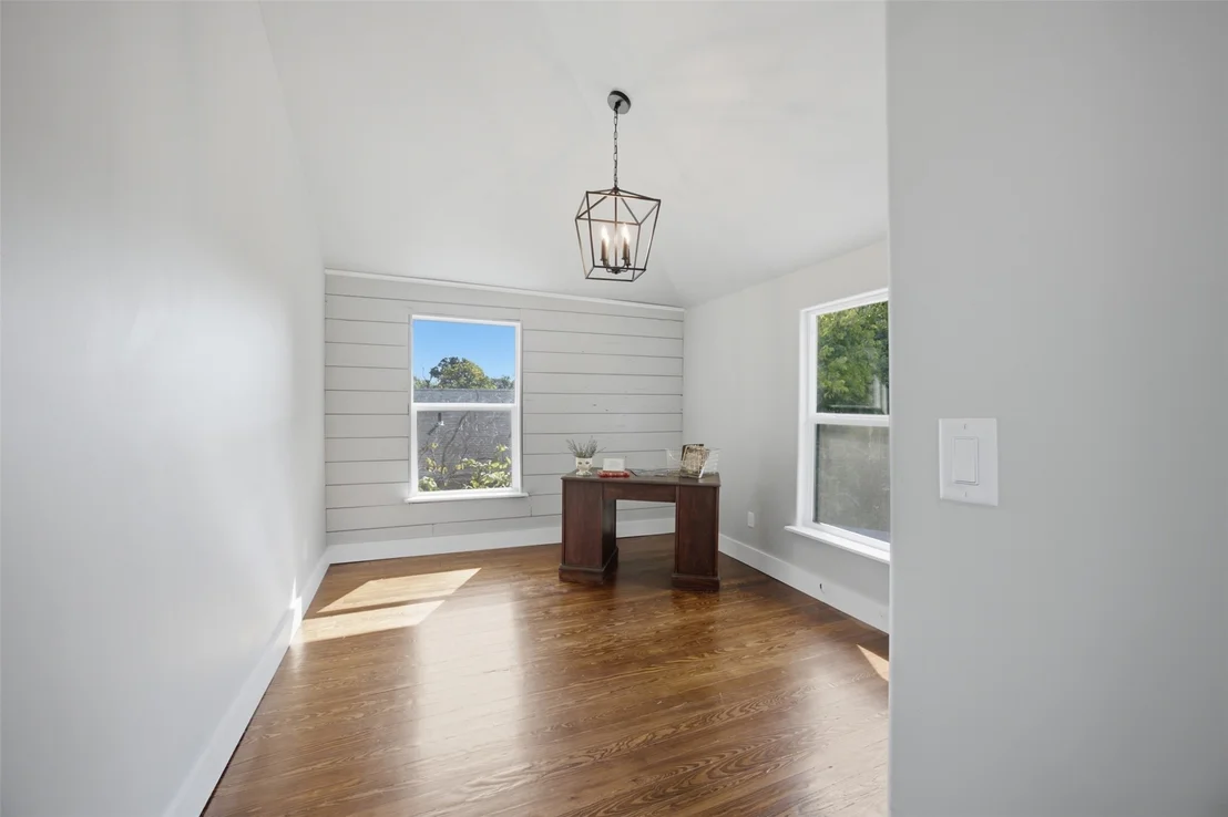 Photo of 206 Broadway Avenue