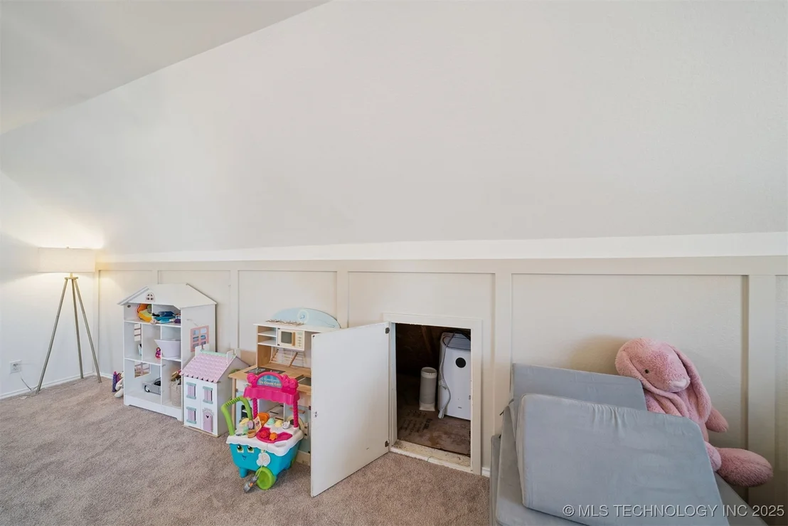 Photo of 305 N Forest Ridge Boulevard