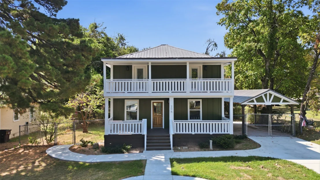 Photo of 206 Broadway Avenue
