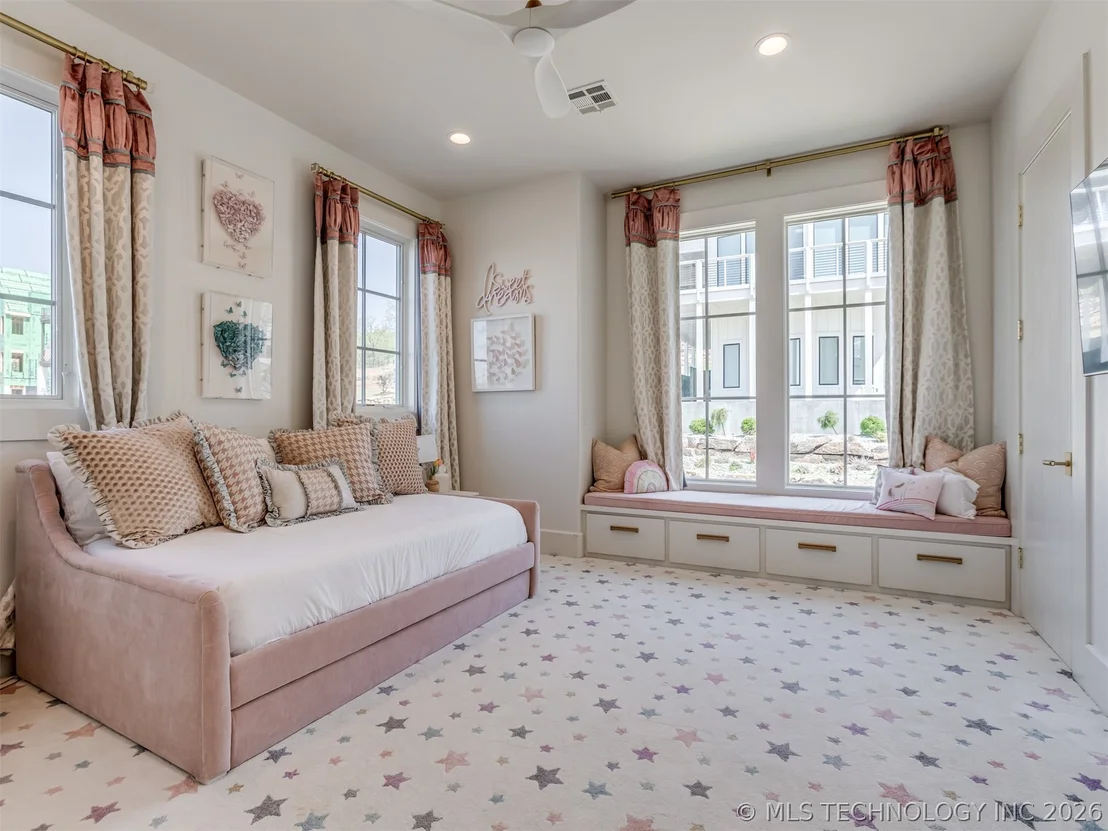 Photo of 120 Lower Green Way