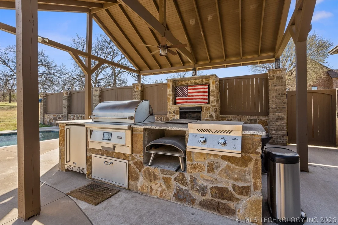 Photo of 1451 Gateway Road