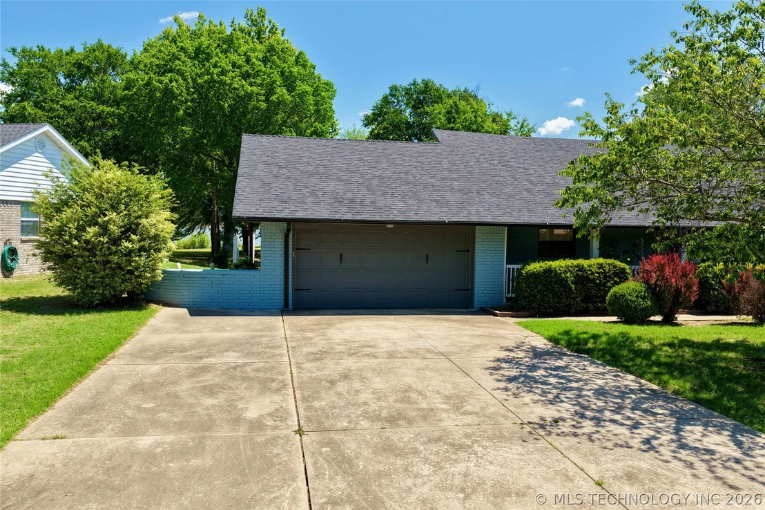 Photo of 105 Lakeview Drive