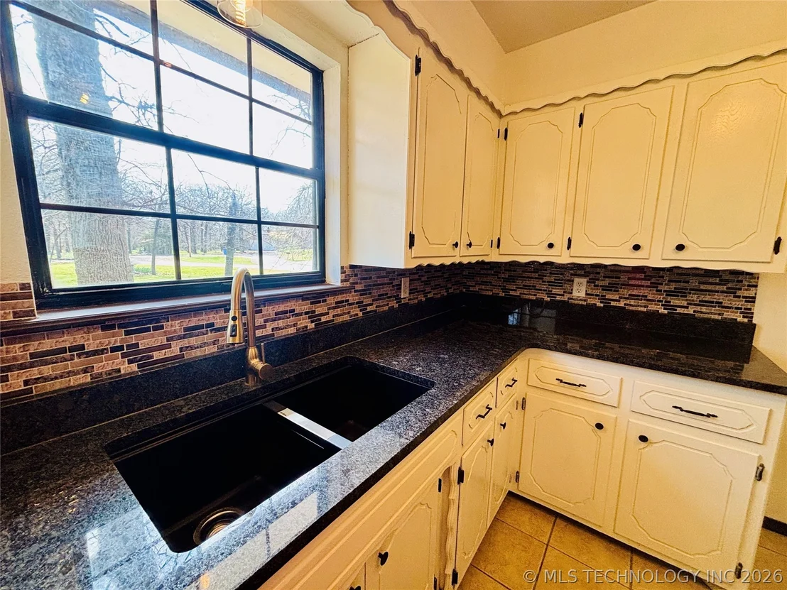 Photo of 417308 Bridgeport Road
