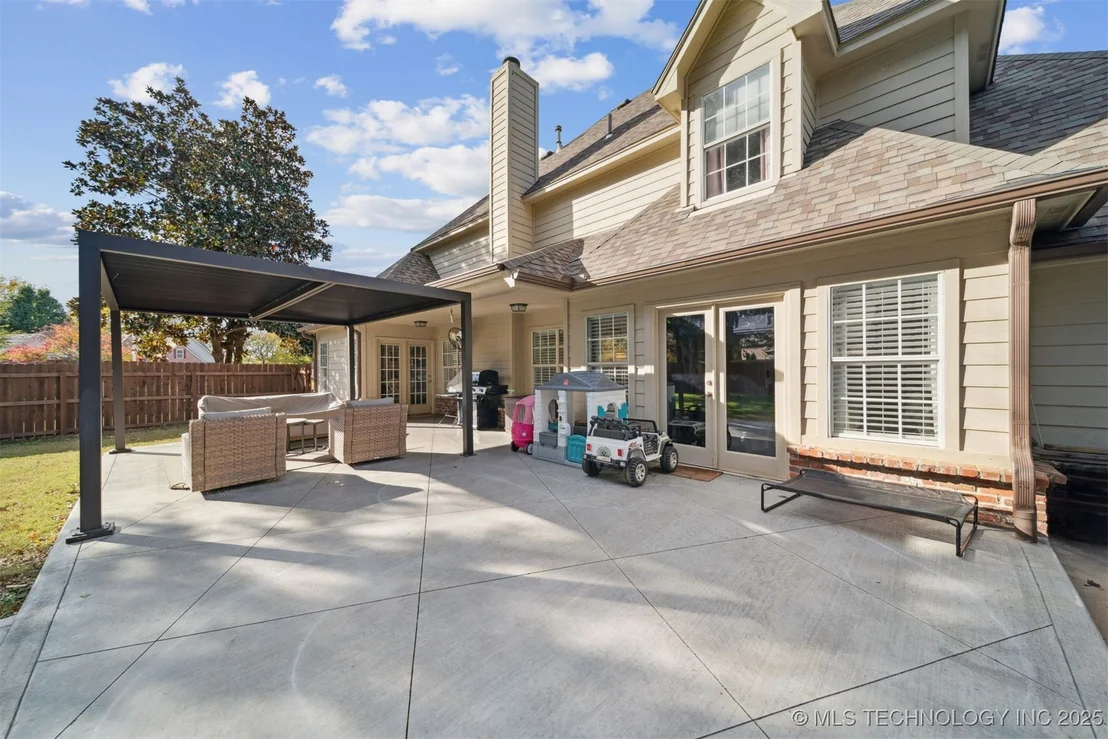 Photo of 305 N Forest Ridge Boulevard